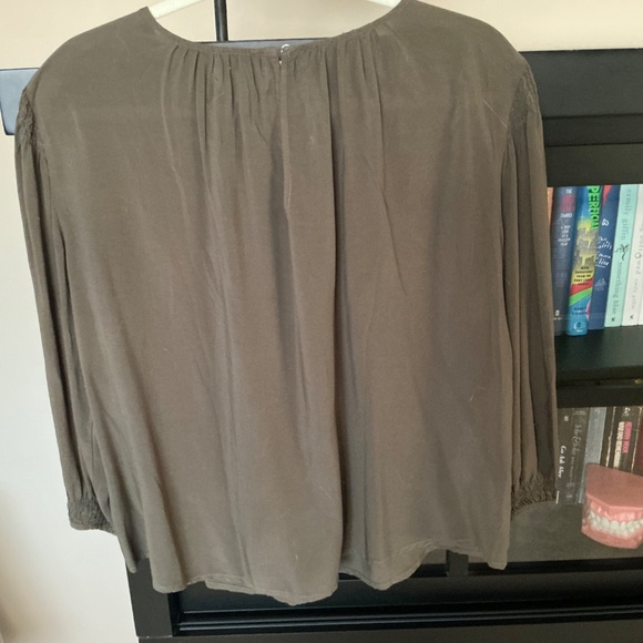 VELVET BY GRAHAM AND SPENCER LAURANN BLOUSE SIZE LARGE - Picture 2 of 5